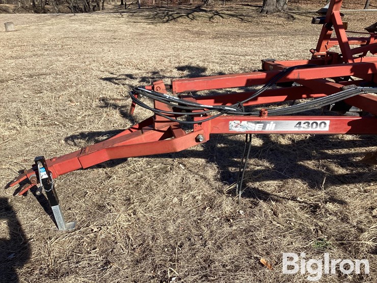 case-ih-4300-image-12