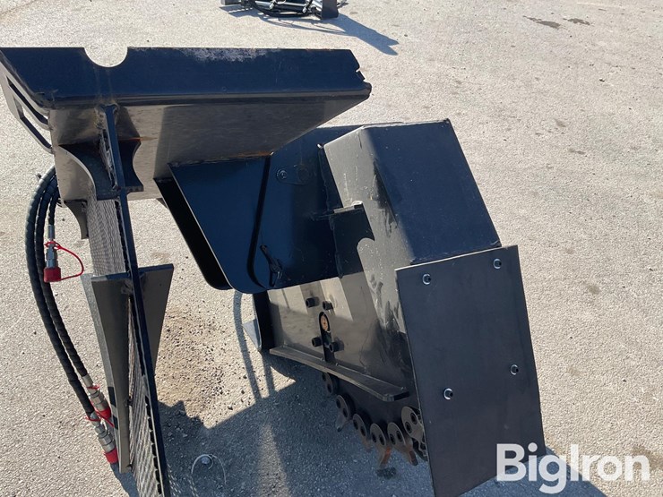 2025-massey-ferguson-730-image-12