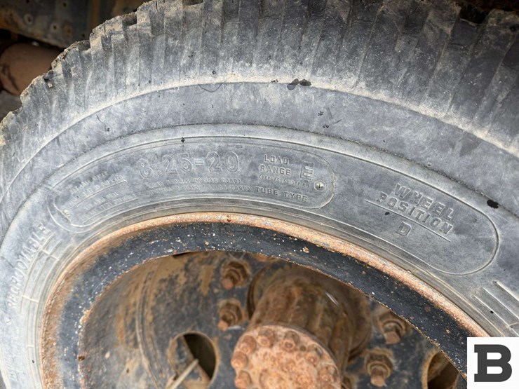 1990-ford-f700-image-13