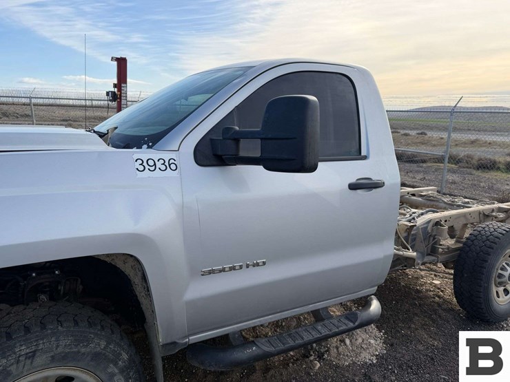 2018-chevrolet-silverado-3500-image-9