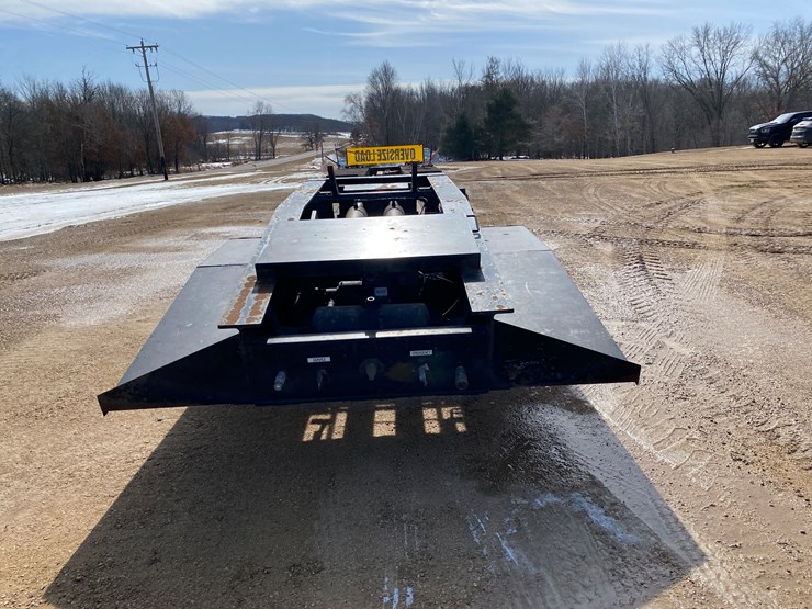 #1100-•-2010-witzco-rg-50-tri-axle-lowboy-semi-trailer-(has-wi-title)-(colfax,-wi)-image-2