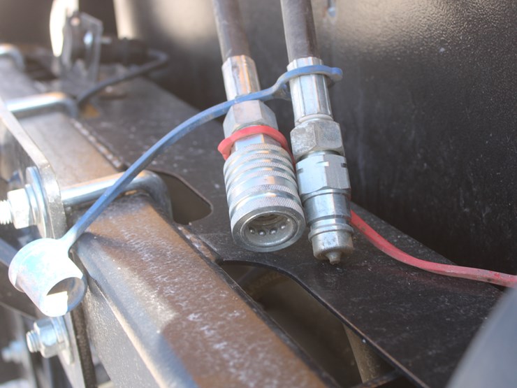 #1017-•-yellow-x24-bale-shredder-image-13