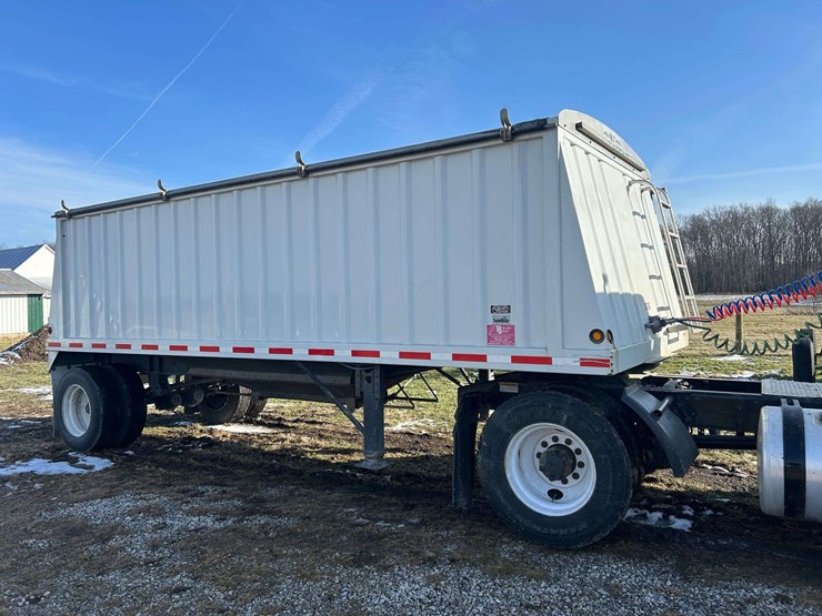 2013-neville-trailer-image-4