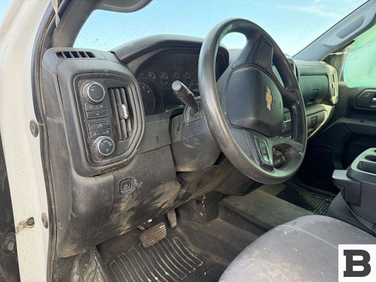 2023-chevrolet-silverado-3500-image-35