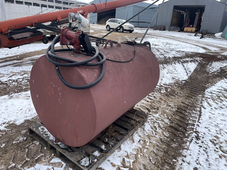 #7404-•-275-gallon-fuel-tank-with-pump-(somerset,-wi)-image-1