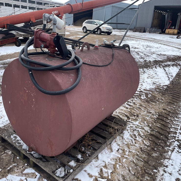 #7404 • 275 Gallon Fuel Tank with Pump (Somerset, WI)