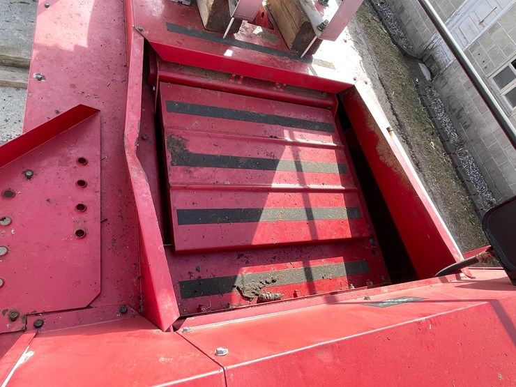 #3200-•-case-8575-square-baler-image-18