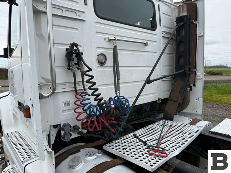 2001-volvo-vnl-tractor-truck---albany,-or-image-18