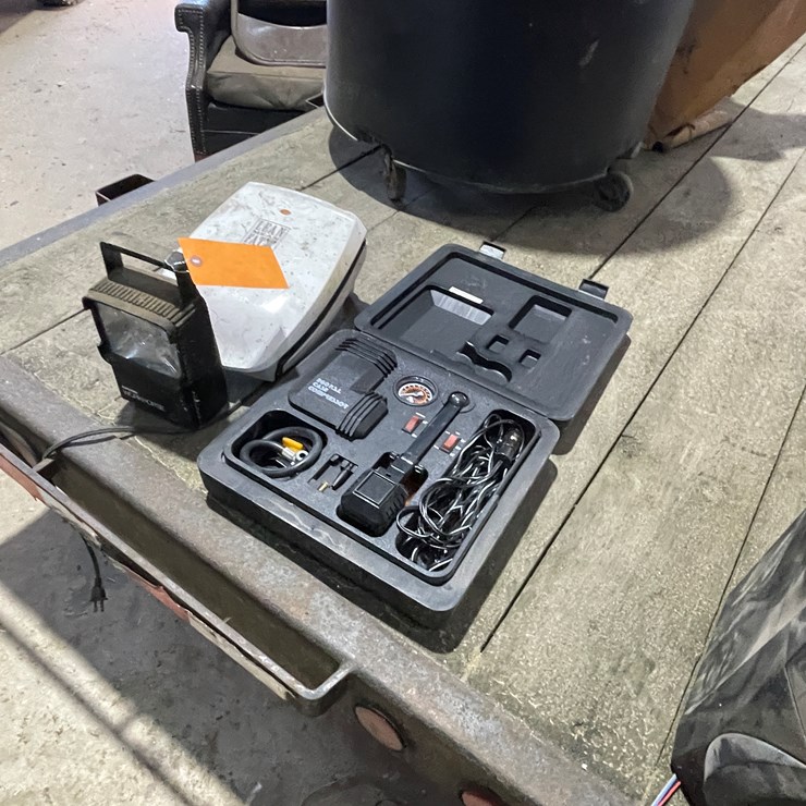 #7219 • Rayovac Workhorse Flash Light