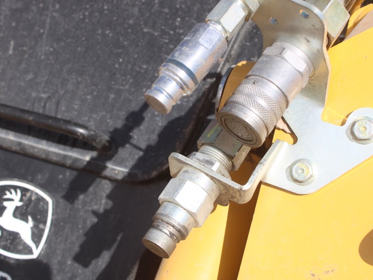 john-deere-325-image-15