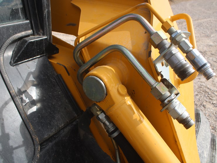 john-deere-325-image-53