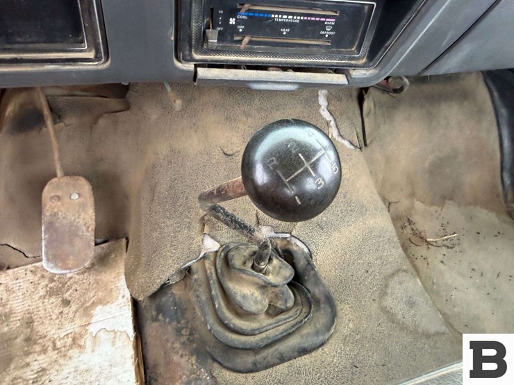 1990-ford-f700-image-37