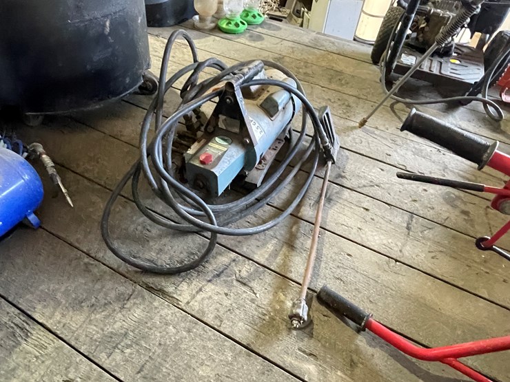 #7208-•-cat-pumps-electric-pressure-washer-image-1