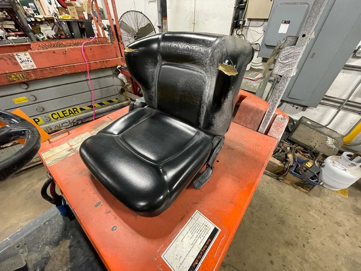 #1230-•-toyota-electric-forklift-(shawano,-wi)-image-19