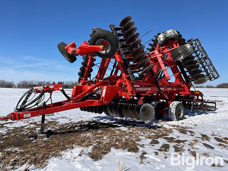 2018-kuhn-krause-interceptor-8050-image-1
