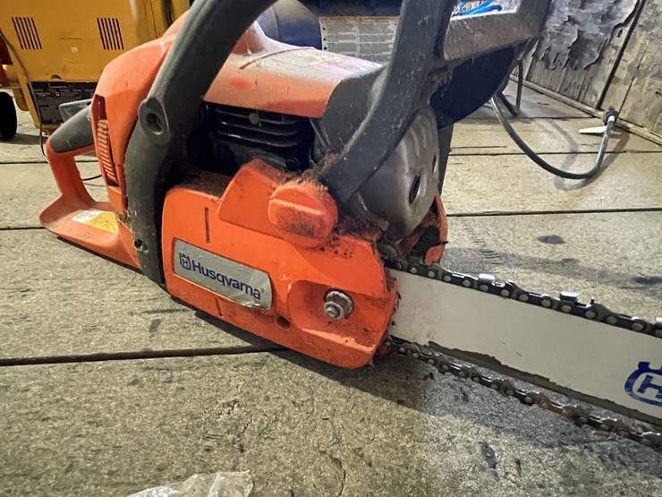 #7201-•-husqvarna-chain-saw-image-13