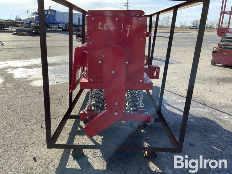 2025-massey-ferguson-730-image-4