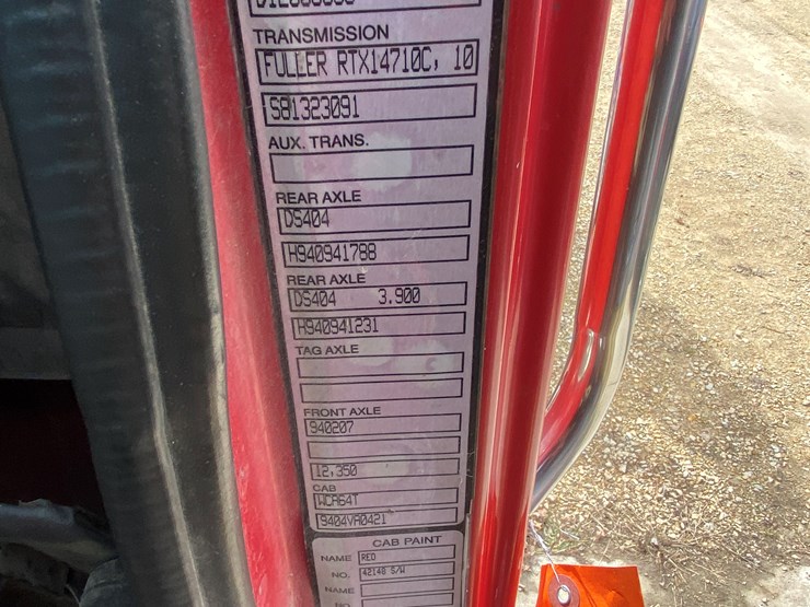 #1152-•-1994-white-gmc-tandem-axle-semi-(has-wi-title)-(non-runner)-(shawano,-wi)-image-36