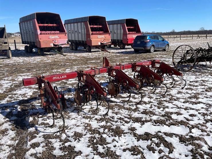 #3263-•-miller-(4)-row-cultivator-image-6