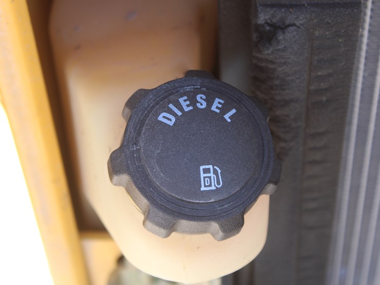 john-deere-325-image-28