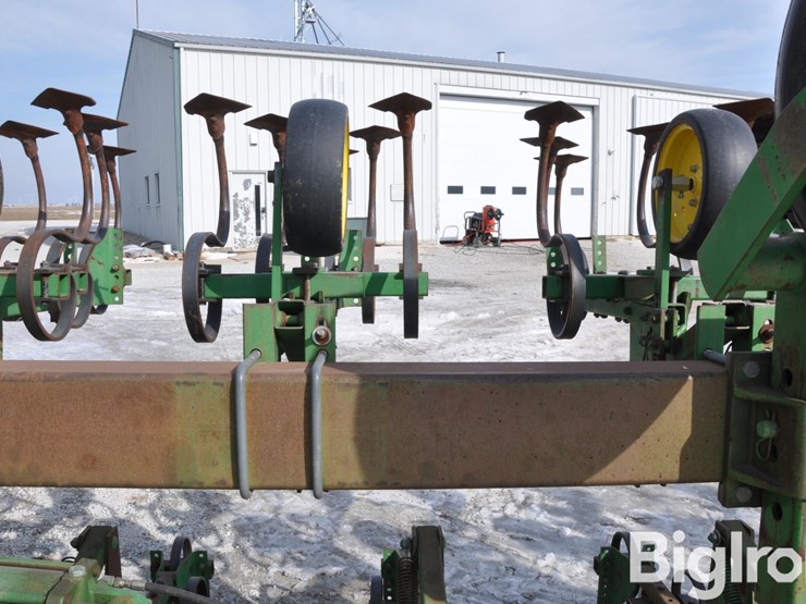 john-deere-845-image-13