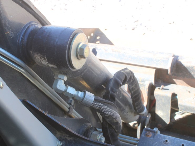 2021-new-holland-c327-image-28