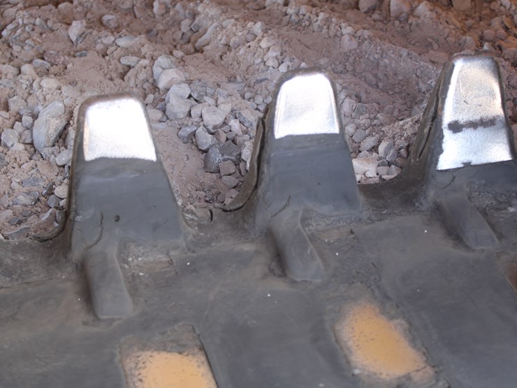 john-deere-325-image-42