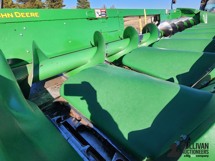 2022-john-deere-c8r-image-13