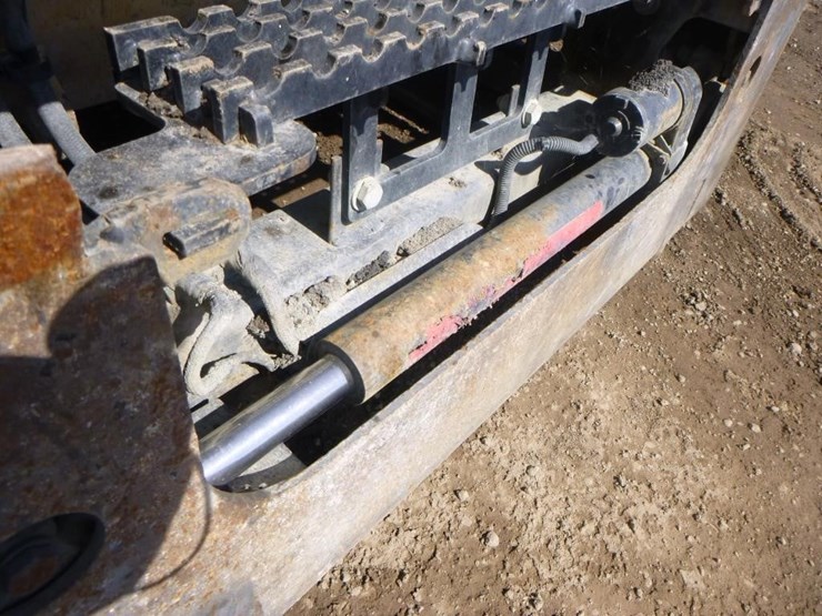 2015-caterpillar-299d2-image-11