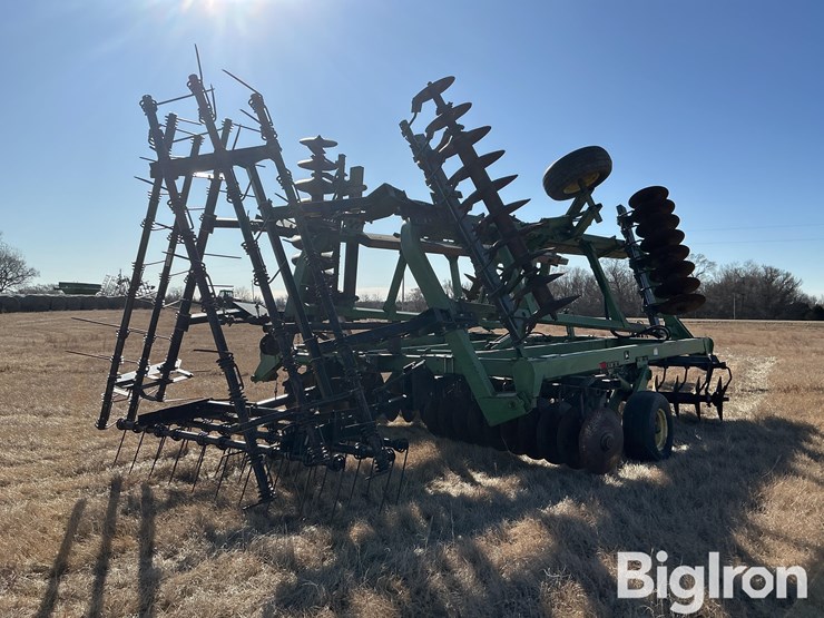 john-deere-335-image-5