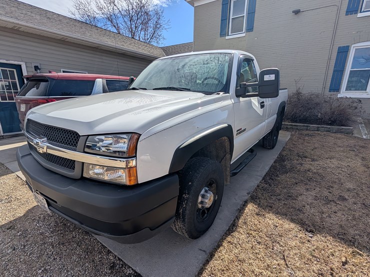 2004-chevrolet-2500-image-1