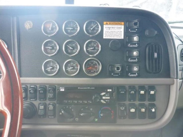 2015-peterbilt-367-image-15