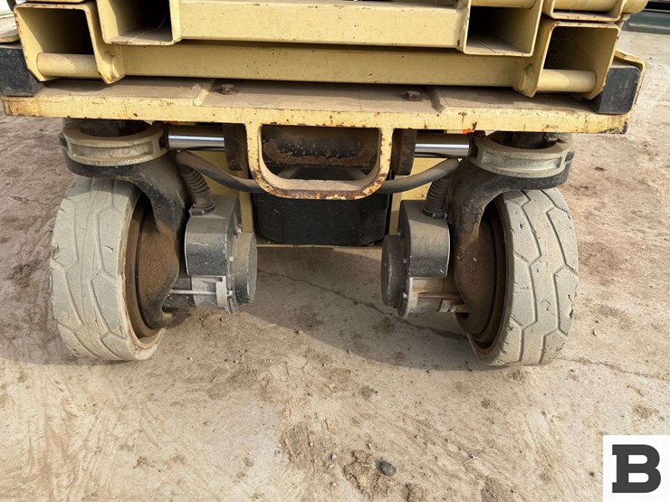 2011-jlg-1930es-image-12