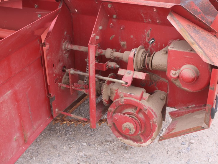 new-holland-155-image-16