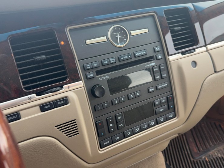 2008-lincoln-town-car-image-15