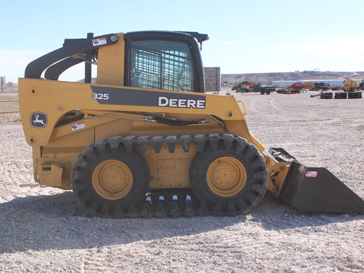 john-deere-325-image-4