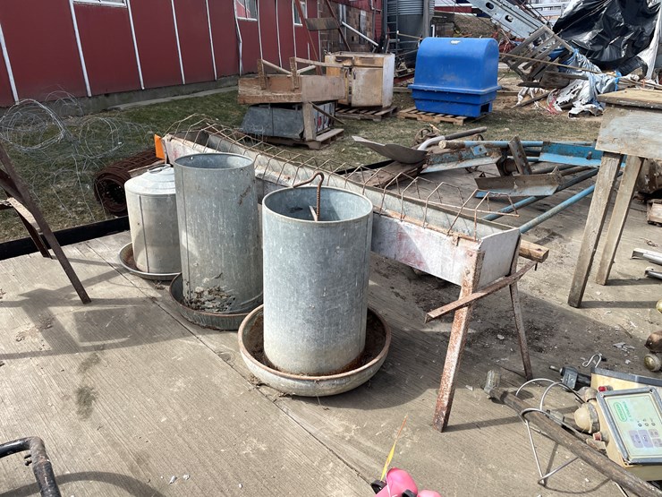#7253-•-(3)-metal-feeders-and-(1)-waterer-image-7