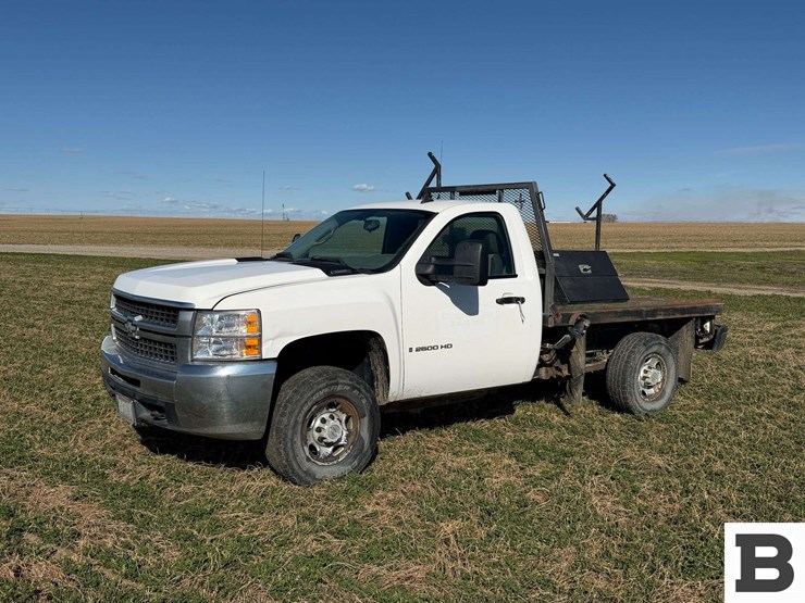 2005-chevrolet-silverado-2500-image-1