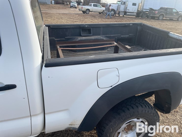 2005-toyota-tacoma-image-18