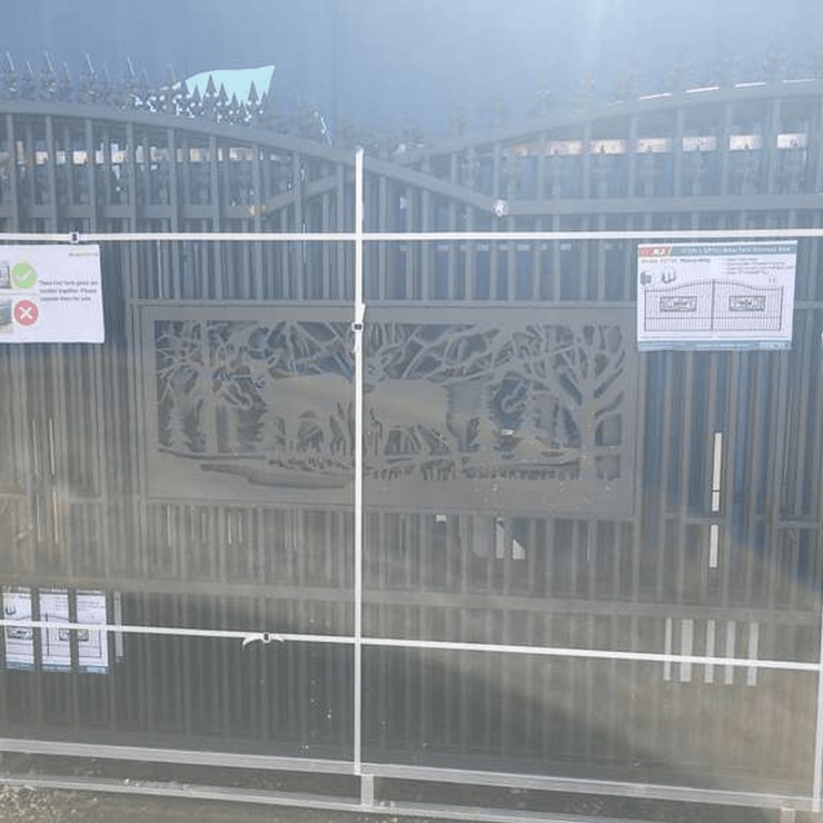 (1) KJ 7Ft x 20Ft Metal Farm Driveway Gate (Deer Motif Style)