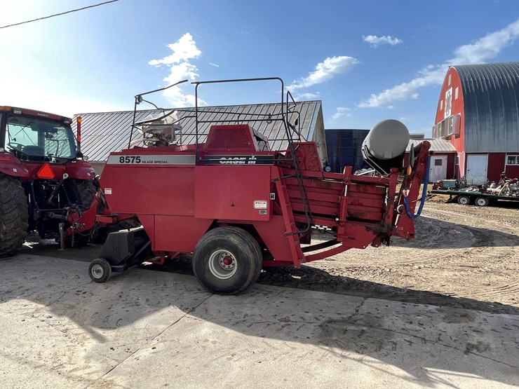 #3200-•-case-8575-square-baler-image-8