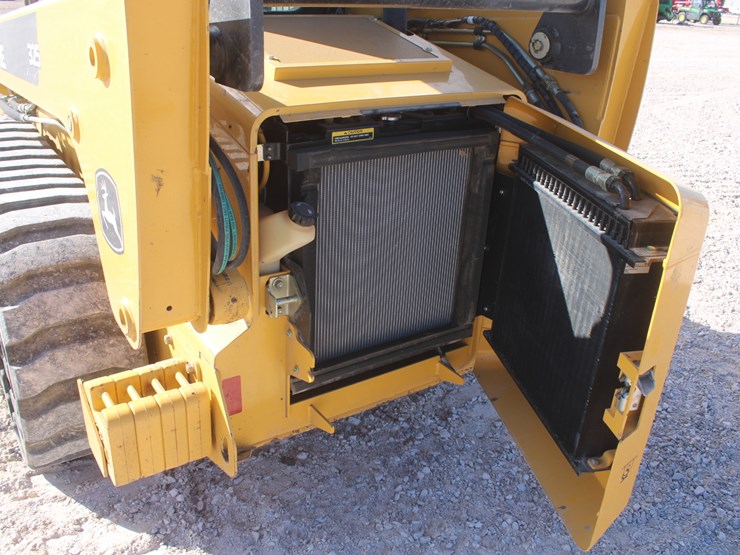 john-deere-325-image-29