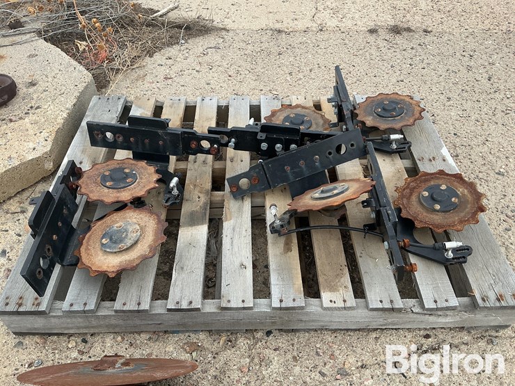 yetter-2x2-fertilizer-applicators-image-2