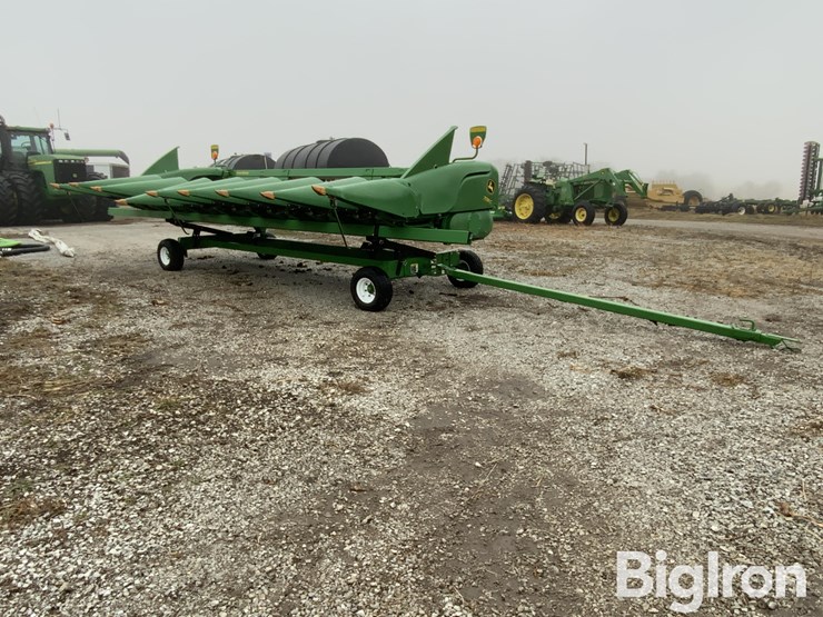 2019-john-deere-708c-image-1