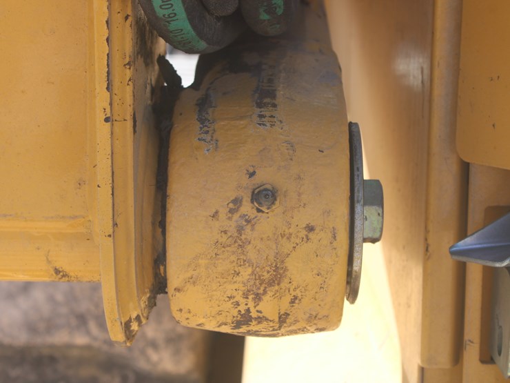john-deere-325-image-23