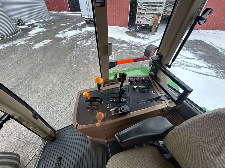 2000-john-deere-7810-image-17