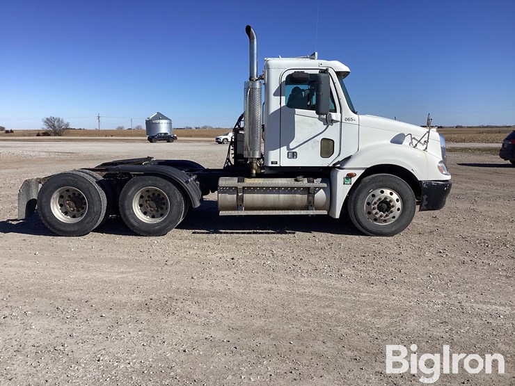 2006-freightliner-columbia-120-image-4