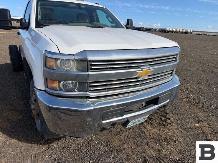 2015-chevrolet-silverado-3500-image-8