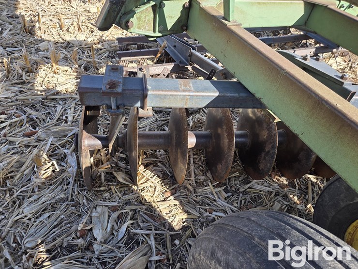 john-deere-230-image-11