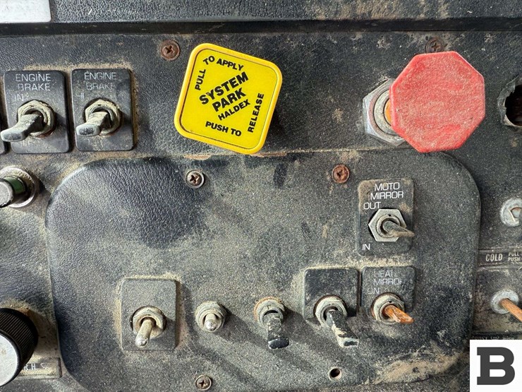 1996-volvo-wx-feed-truck---albany,-or-image-69